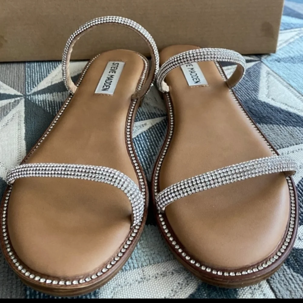 Stunning Steve Madden Sandles - Picture 2 of 3